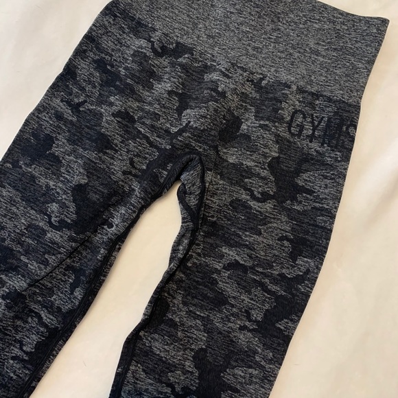 Gymshark Pants - Gymshark black camo leggings